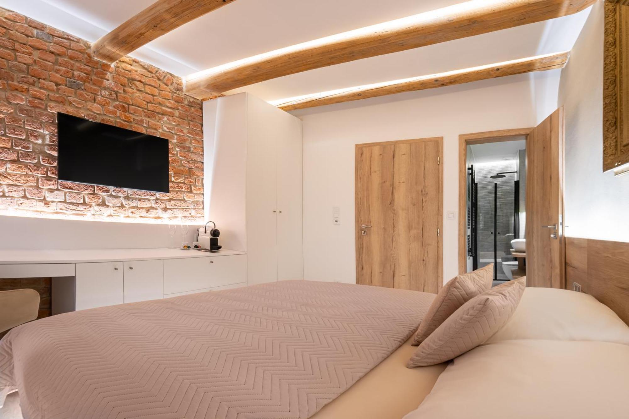 White Wolf Boutique Apartments Olomouc Exterior photo